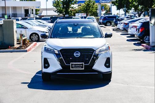 2021 Nissan Kicks SR