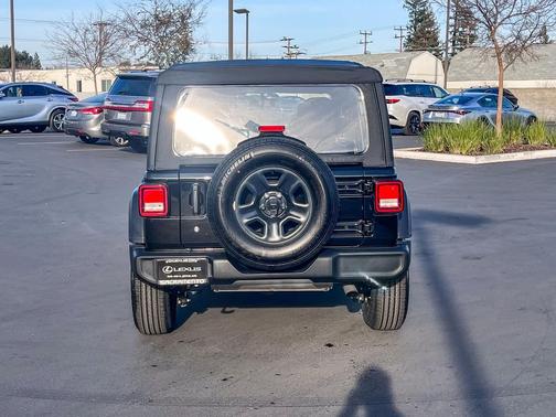 2022 Jeep Wrangler Unlimited Sport