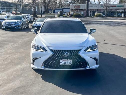 2025 Lexus ES 300h Base