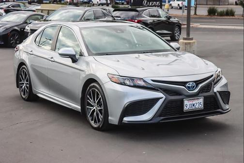 2024 Toyota Camry Hybrid SE