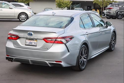 2024 Toyota Camry Hybrid SE