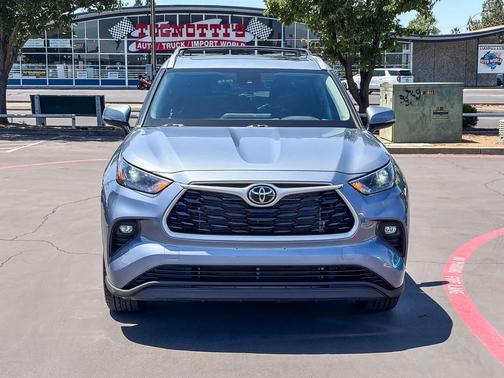 Moon Dust 2023 Toyota Highlander XLE