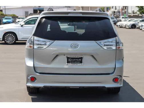 2017 Toyota Sienna SE