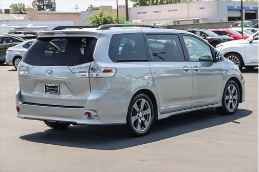 2017 Toyota Sienna SE