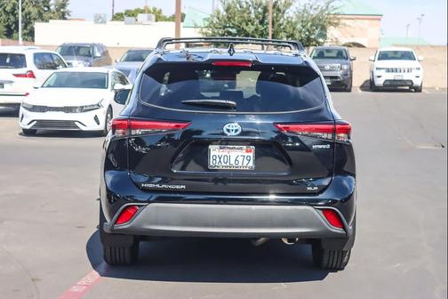 2021 Toyota Highlander Hybrid XLE