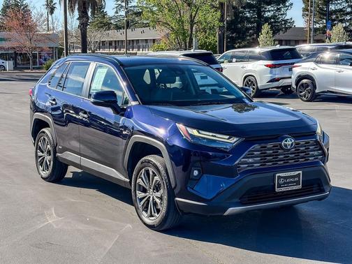 2022 Toyota RAV4 Hybrid SE