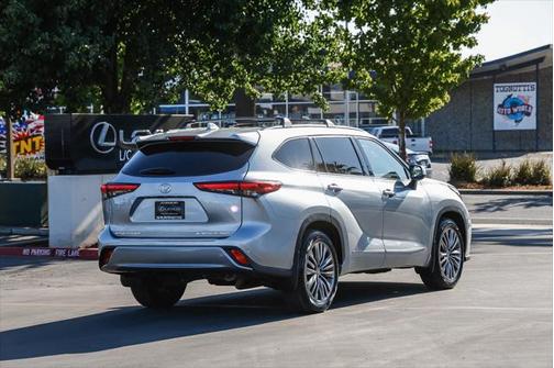 2022 Toyota Highlander Platinum