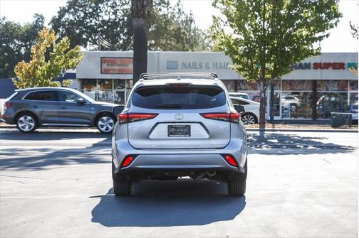 2022 Toyota Highlander Platinum