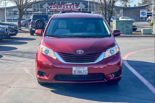2017 Toyota Sienna LE