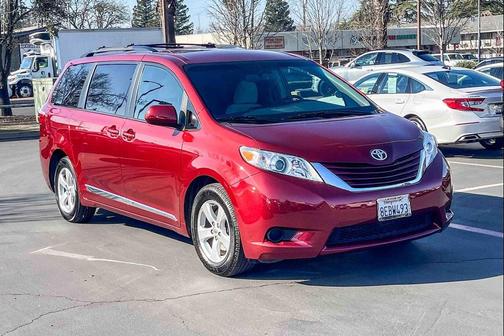 2017 Toyota Sienna LE