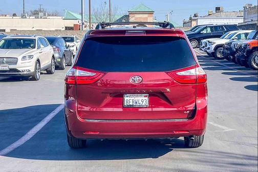 2017 Toyota Sienna LE
