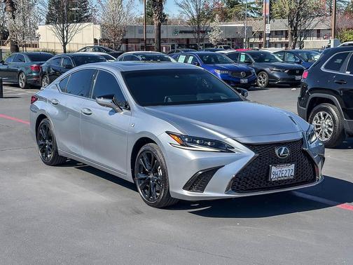 2024 Lexus ES 300h F SPORT Handling