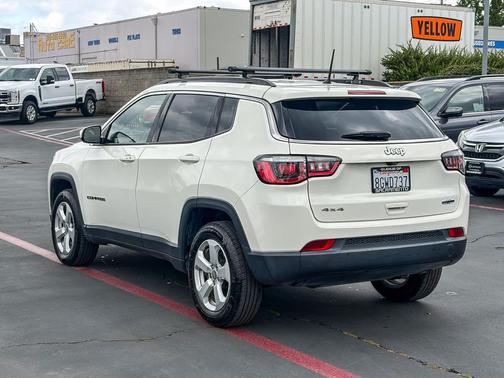 White Clearcoat 2018 Jeep Compass Latitude