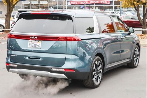 2024 Kia Carnival EX