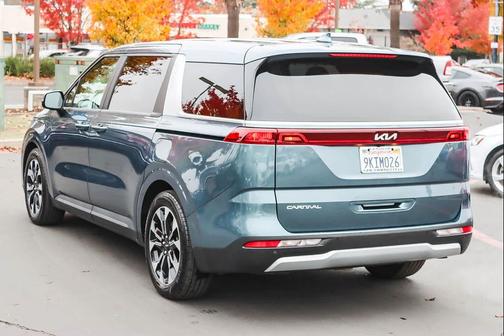 2024 Kia Carnival EX