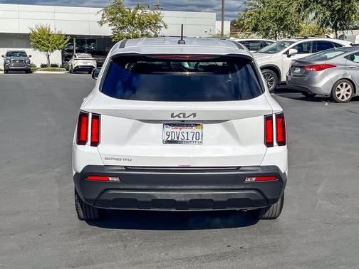 2023 Kia Sorento LX