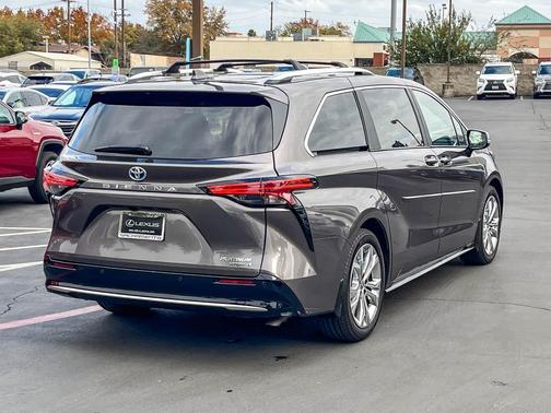 2024 Toyota Sienna Platinum
