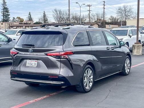 2024 Toyota Sienna Platinum