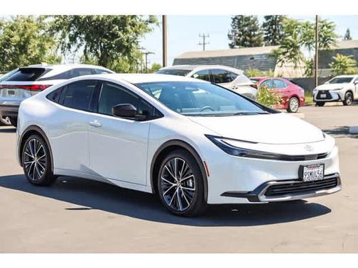 2025 Toyota Prius XLE