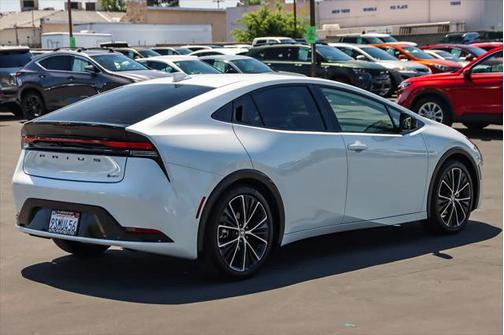2025 Toyota Prius XLE