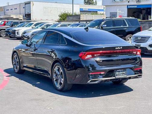 Ebony Black 2022 Kia K5 EX