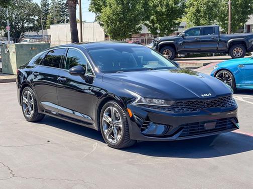 Ebony Black 2022 Kia K5 EX