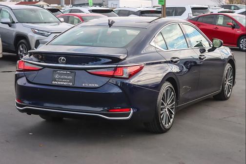 2024 Lexus ES 300h Base
