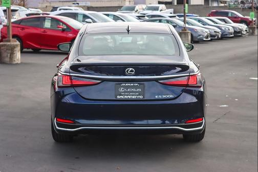 2024 Lexus ES 300h Base