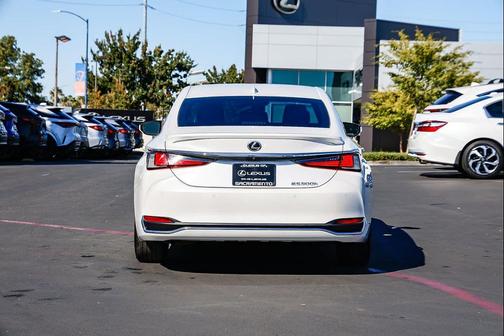 2023 Lexus ES 300h Base