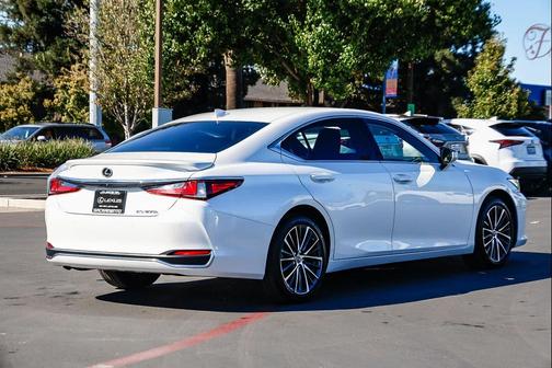 2023 Lexus ES 300h Base