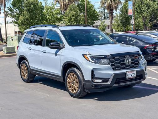 Sonic Gray Pearl 2023 Honda Passport AWD TrailSport