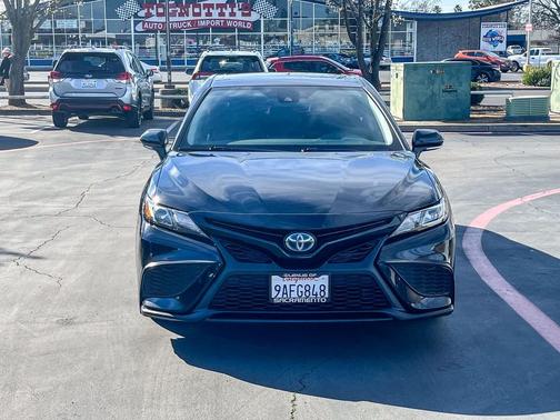 2022 Toyota Camry SE