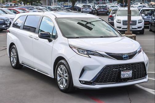 2022 Toyota Sienna XSE 7 Passenger