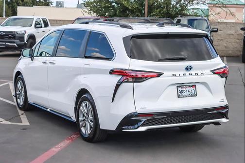 2022 Toyota Sienna XSE 7 Passenger