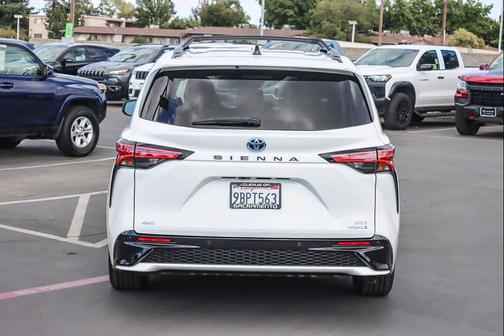 2022 Toyota Sienna XSE 7 Passenger