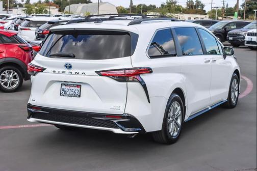 2022 Toyota Sienna XSE 7 Passenger