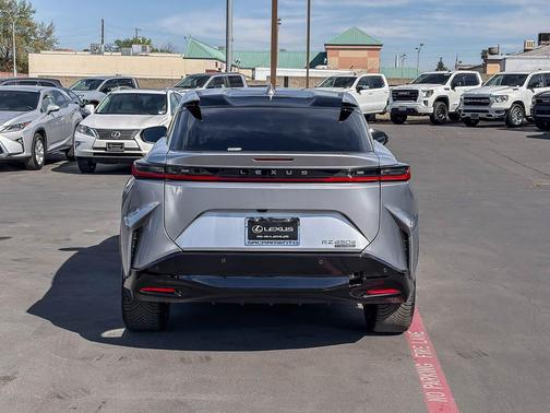 2023 Lexus RZ 450e Luxury