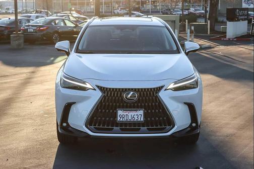 2025 Lexus NX 450h+ Luxury