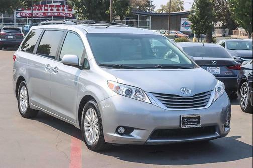 2016 Toyota Sienna XLE