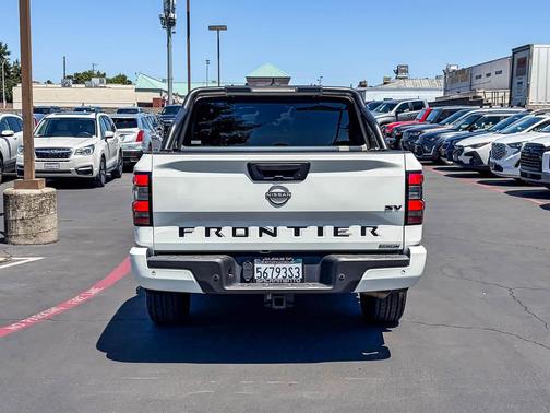 Glacier White 2023 Nissan Frontier SV