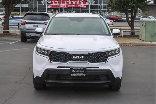 2022 Kia Sorento LX