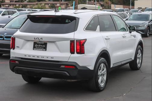 2022 Kia Sorento LX