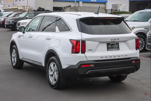2022 Kia Sorento LX