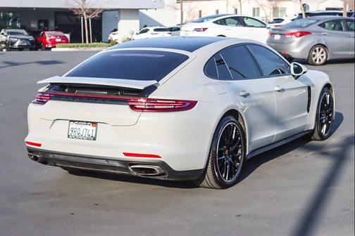 2018 Porsche Panamera 4