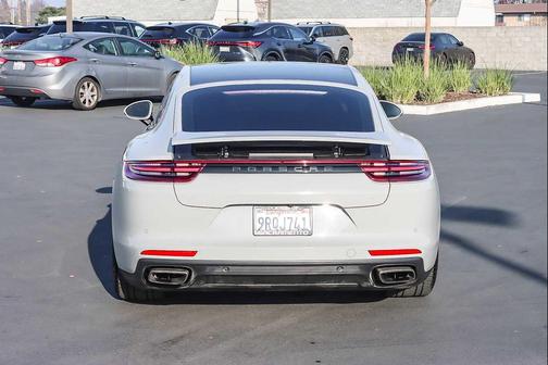 2018 Porsche Panamera 4