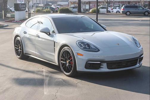 2018 Porsche Panamera 4