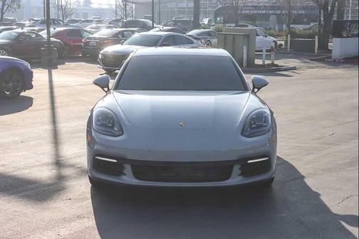 2018 Porsche Panamera 4