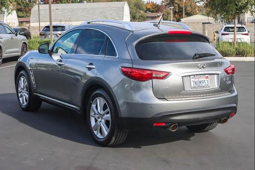 2015 INFINITI QX70 Base