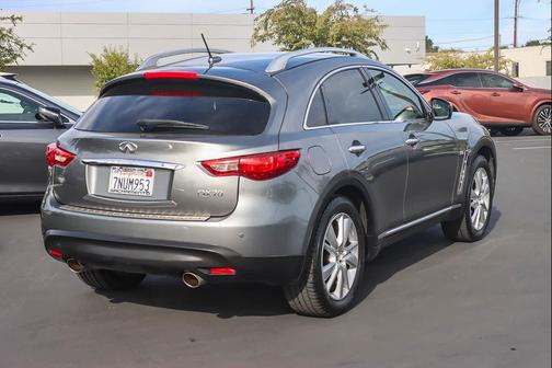 2015 INFINITI QX70 Base