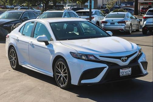 2023 Toyota Camry SE